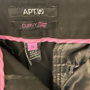 Women capris. Size 16. Like new.